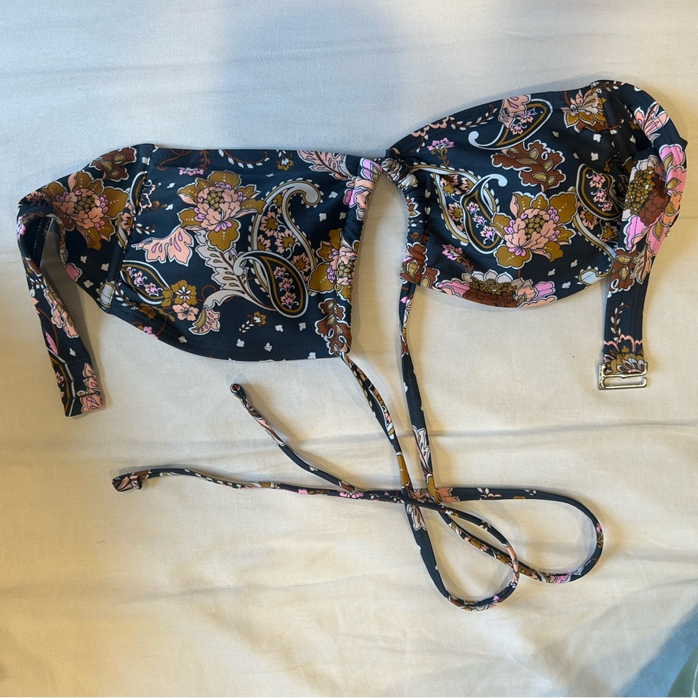 Halter bikini top can be tied many different ways size large